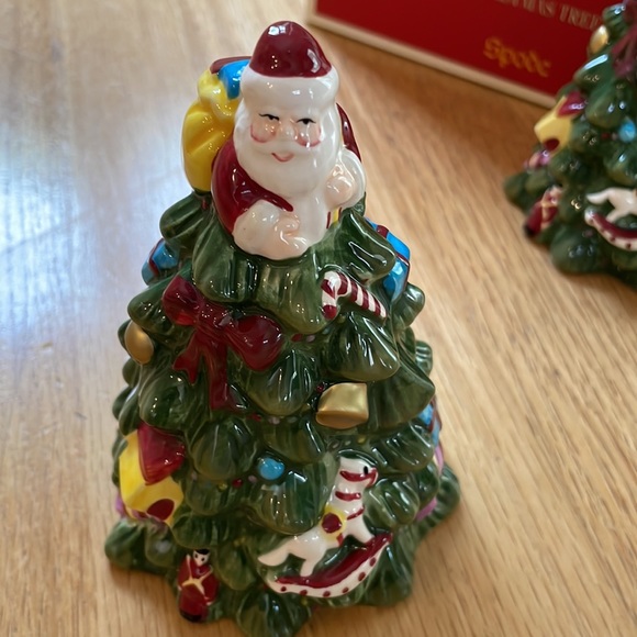 Spode Christmas Tree Salt and Pepper Shakers - Picture 2 of 6
